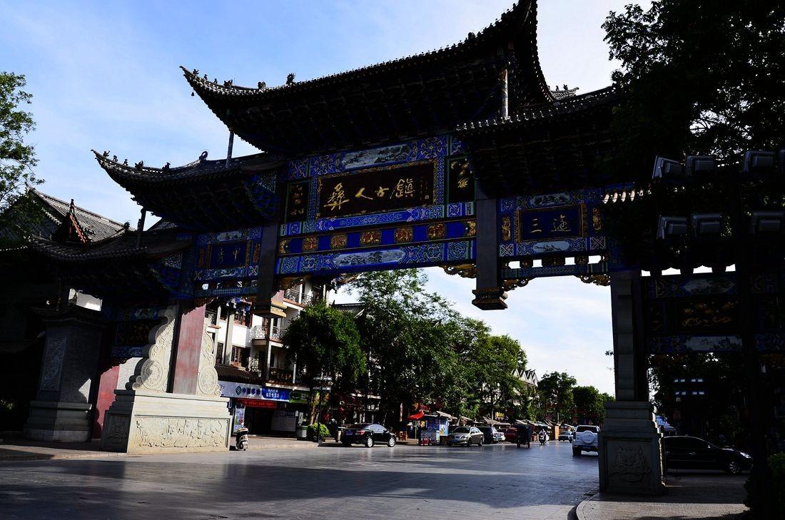 卧室里放书桌，1和3的位置选哪里好，求大师指点迷津，谢谢！游戏画面